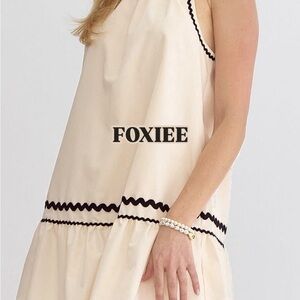Foxiee Cream Sleeveless Dress